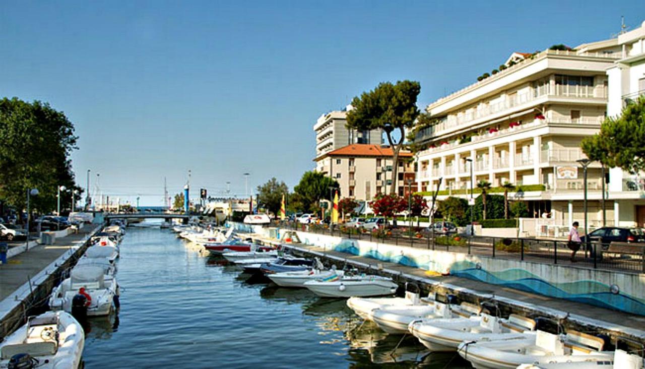 Mansarda Cannes Riccione Exteriör bild